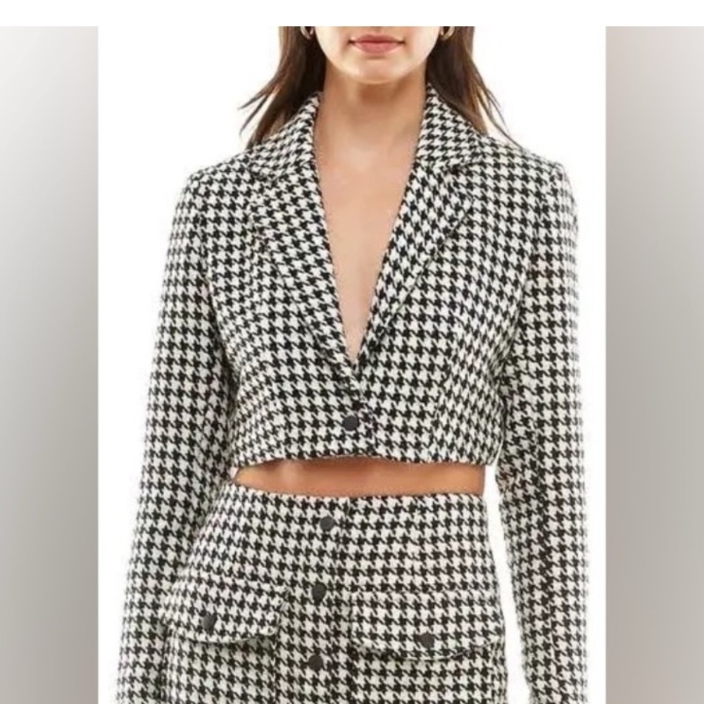 WAYF Cropped Houndstooth Blazer